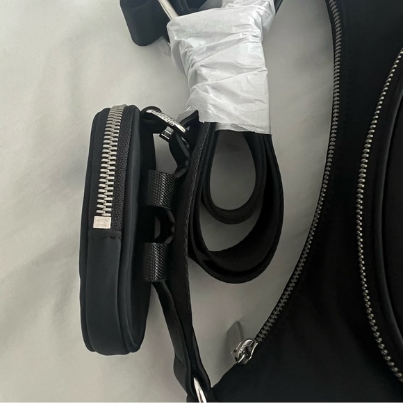 🆕 Lululemon Crossbody with Nano Pouch 2L - Picture 7 of 9